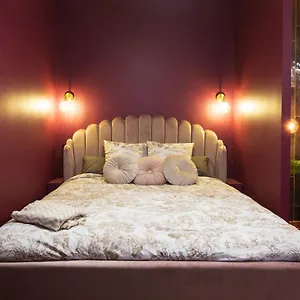 suite-jacuzzi-chic-et-romantique-a-50-m-du-metro.hotels-rhonealpes.com/